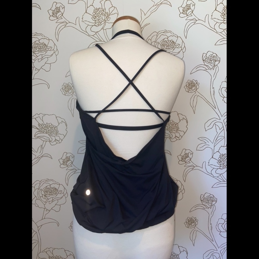 Lululemon workout top size 6